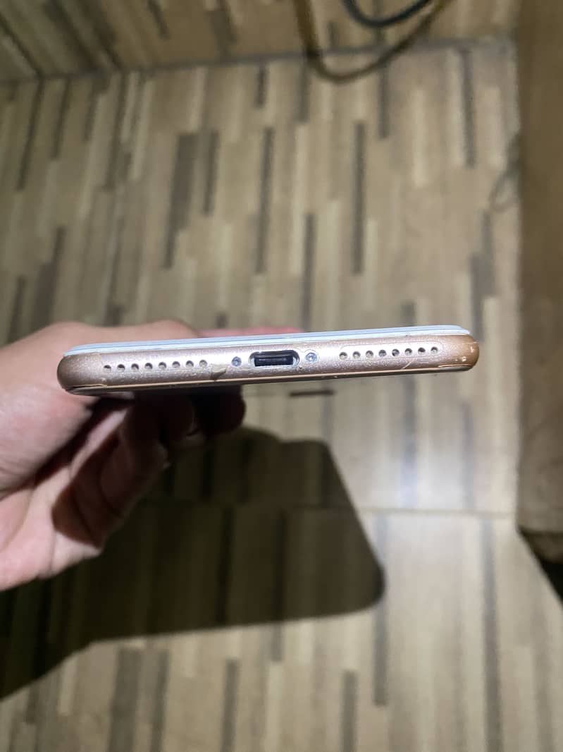 Apple iPhone 8 Plus 3