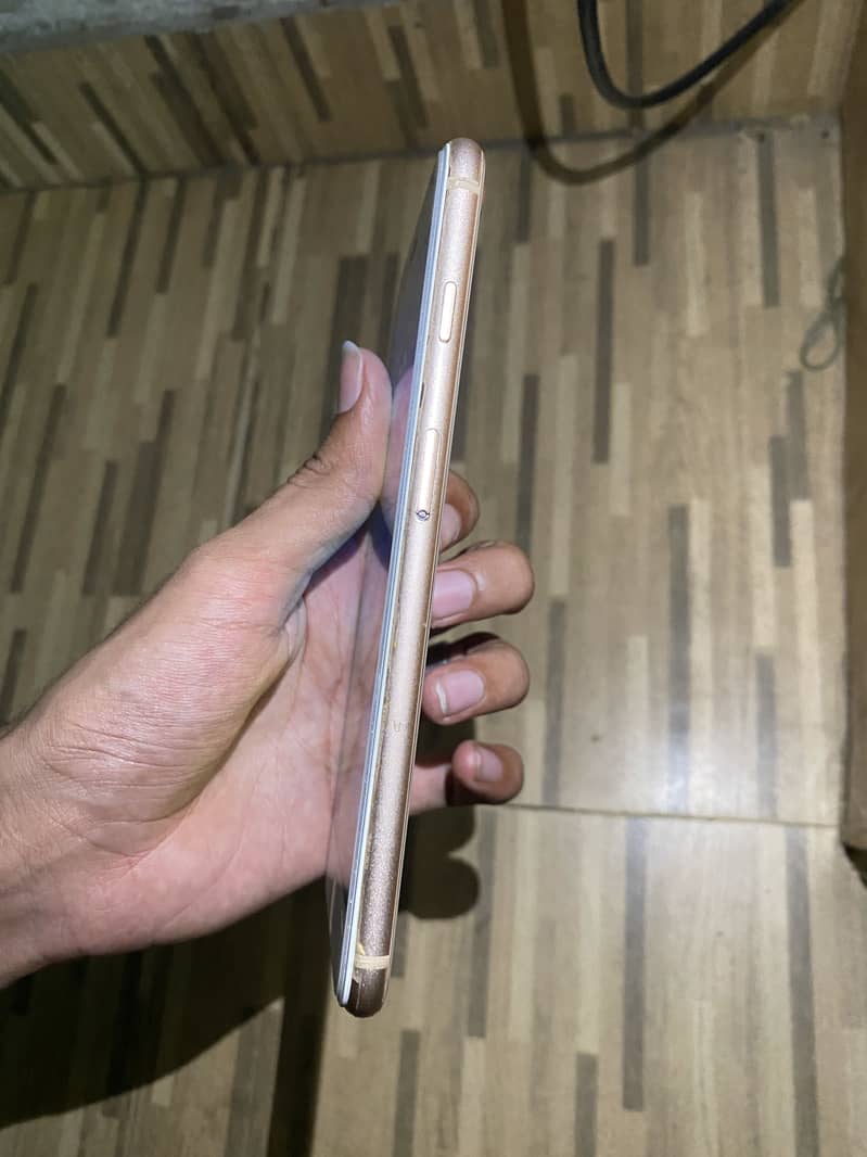 Apple iPhone 8 Plus 4