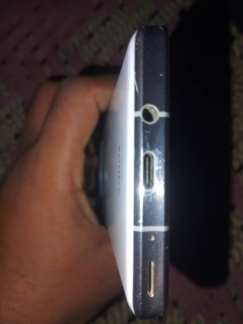 Sharp Aquos r6 3