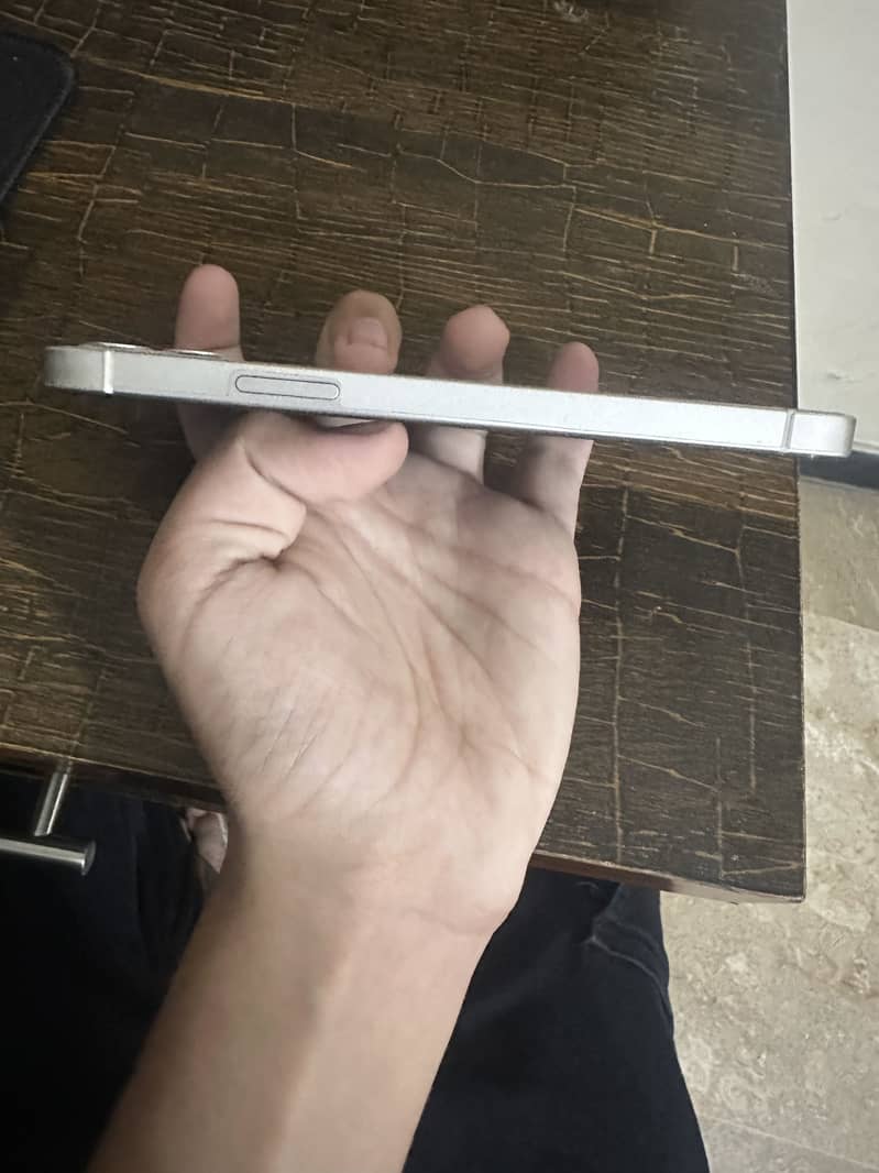 Apple iPhone 12 3
