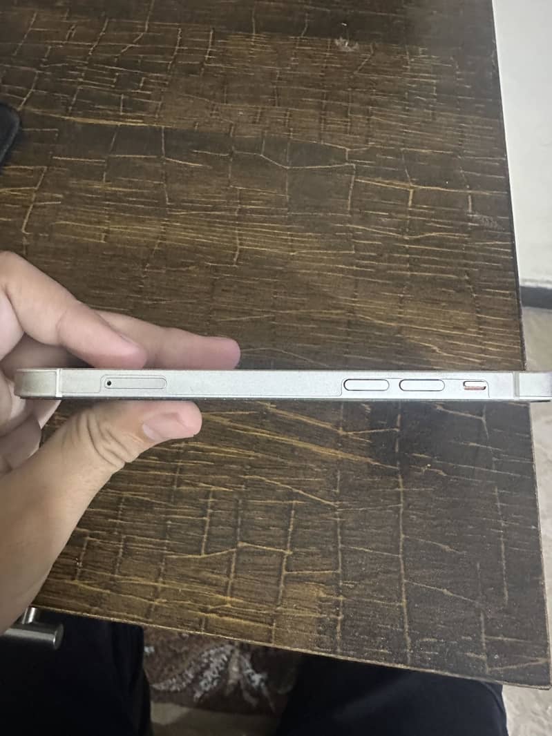 Apple iPhone 12 6