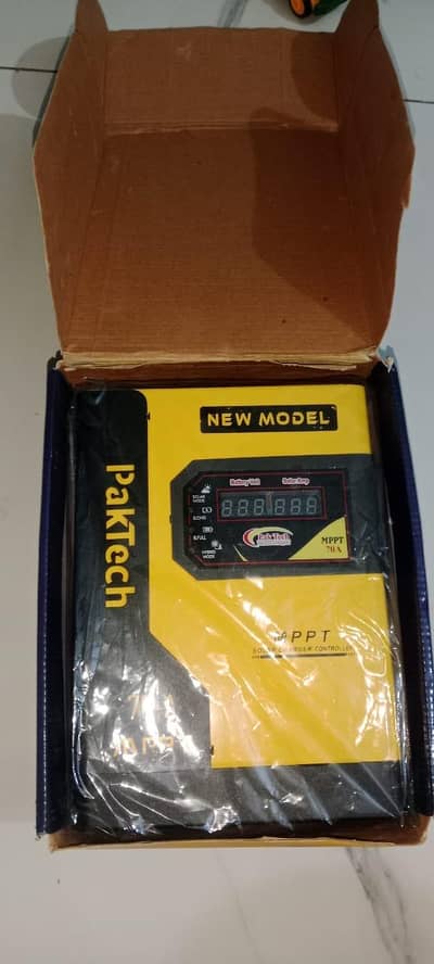 MPPT SOLAR CHARGE CONTROLLER
