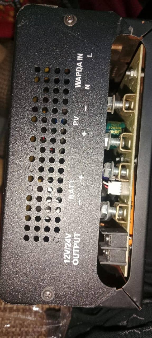 MPPT SOLAR CHARGE CONTROLLER 1