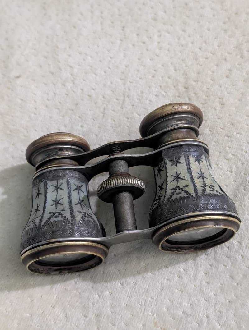Binoculars 1990s 0