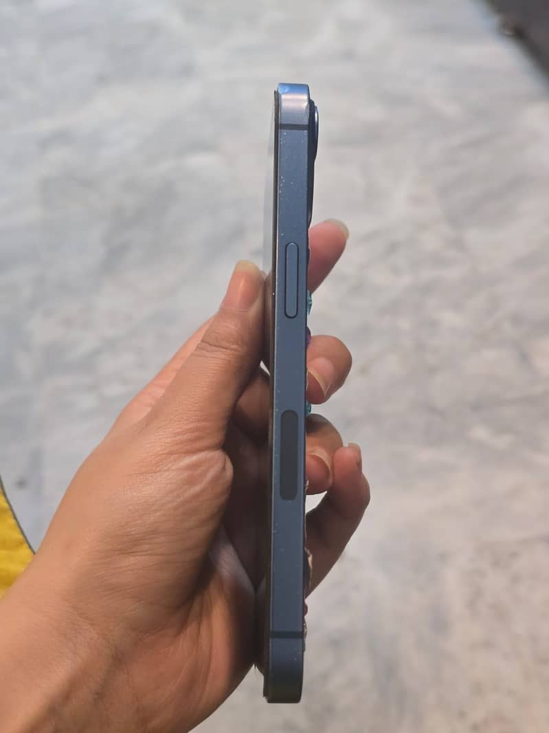 Apple iPhone 13 4