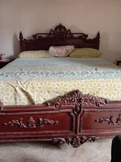 Used Chinot Sheesham King size bedset