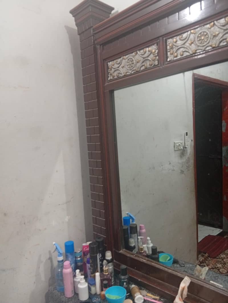 Bed and dressing mirror 2
