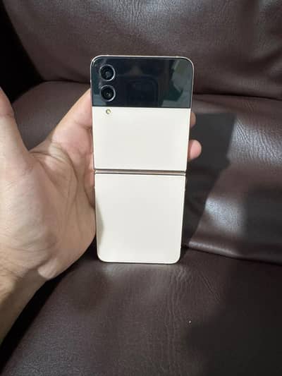 Samsung Z Flip 4 ( PANEL DEAD ) else 10/10