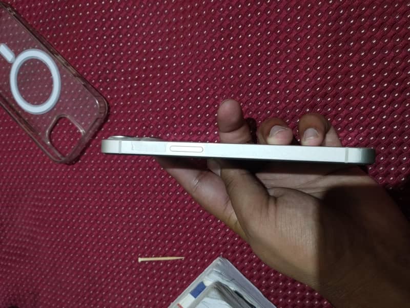 Apple iPhone 13 2