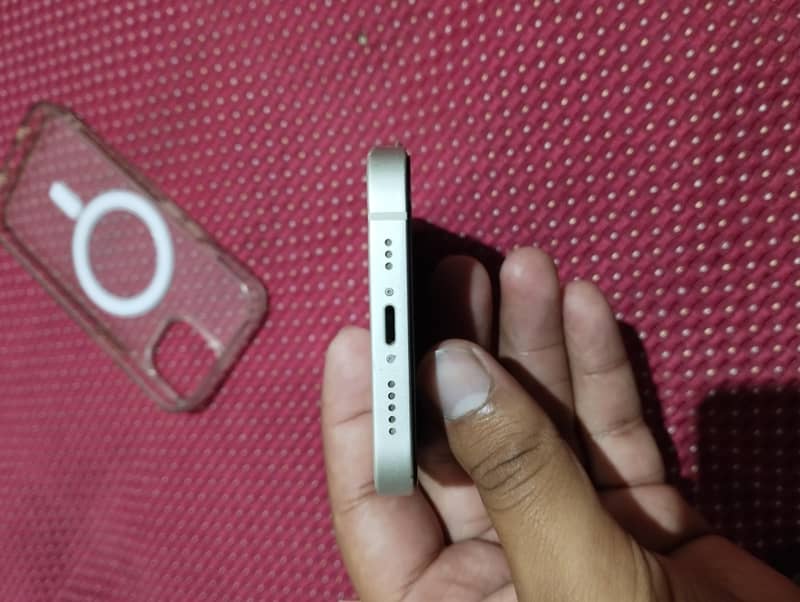Apple iPhone 13 5