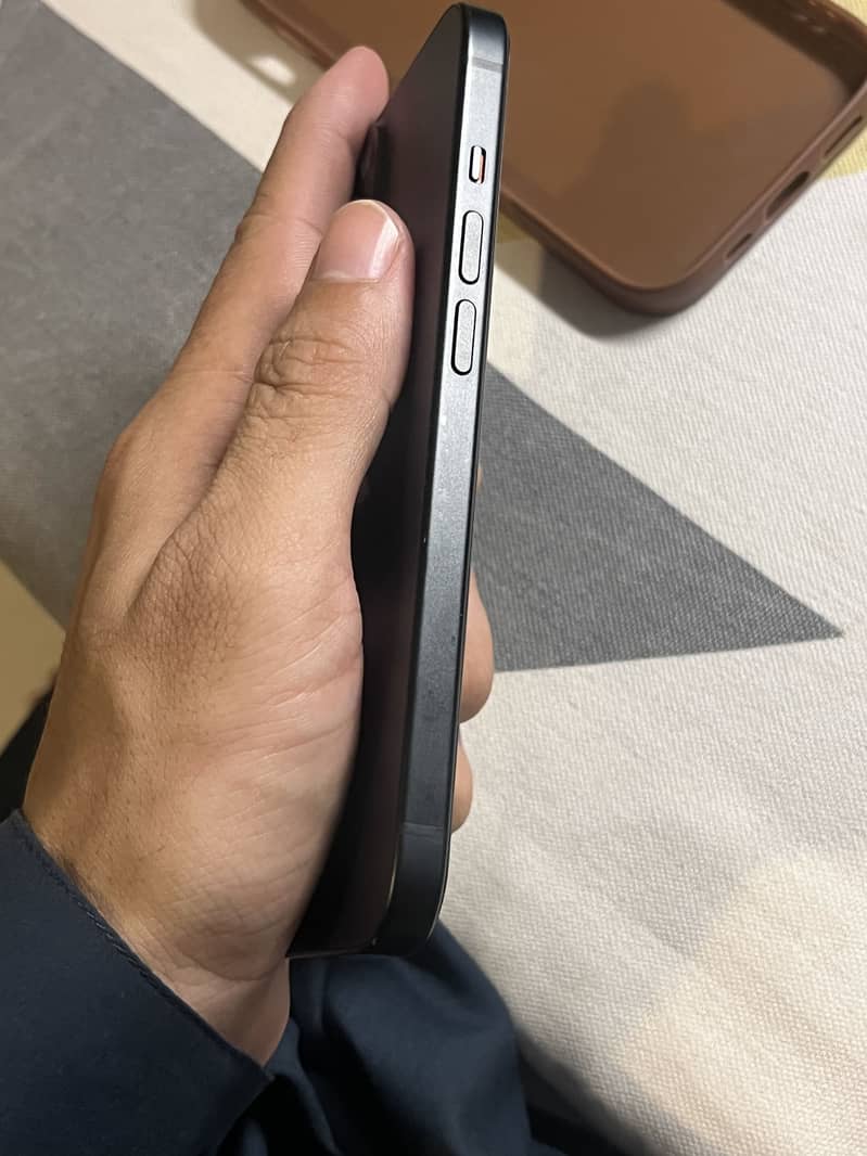 Apple iPhone 15 3