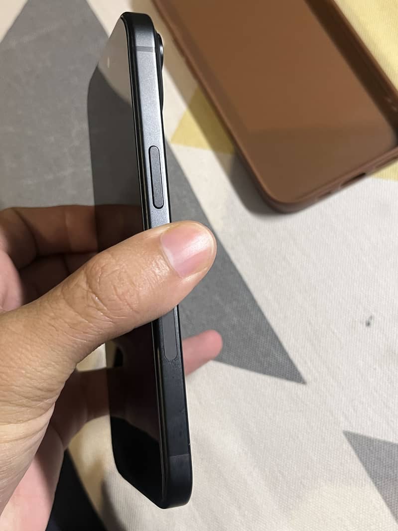 Apple iPhone 15 4