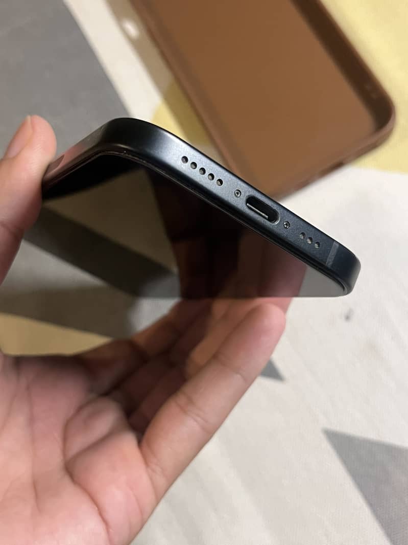 Apple iPhone 15 5