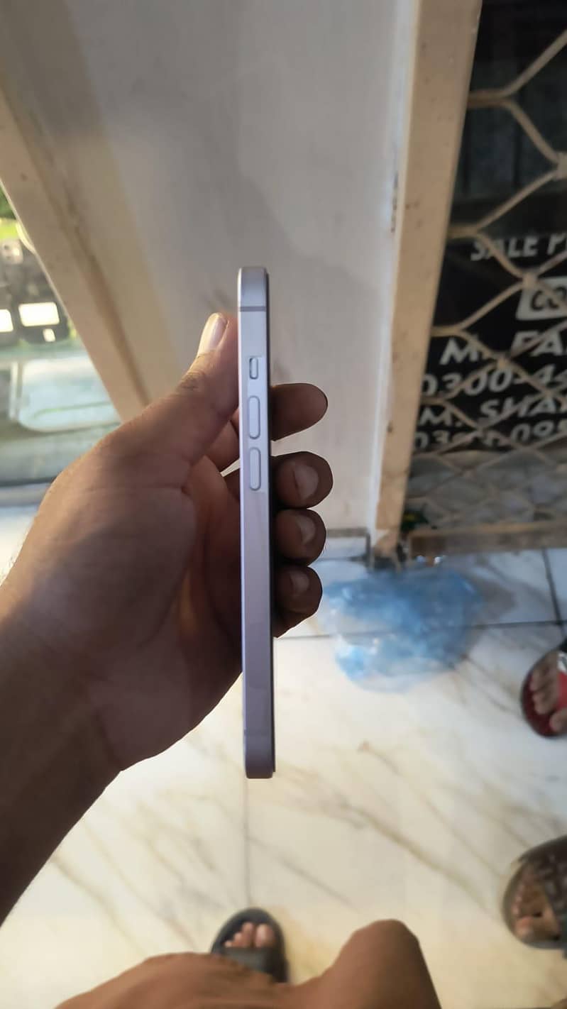 Apple iPhone 14 3