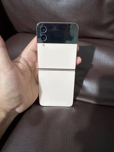 Samsung Z Flip 4 ( PANEL DEAD ) else 10/10 new