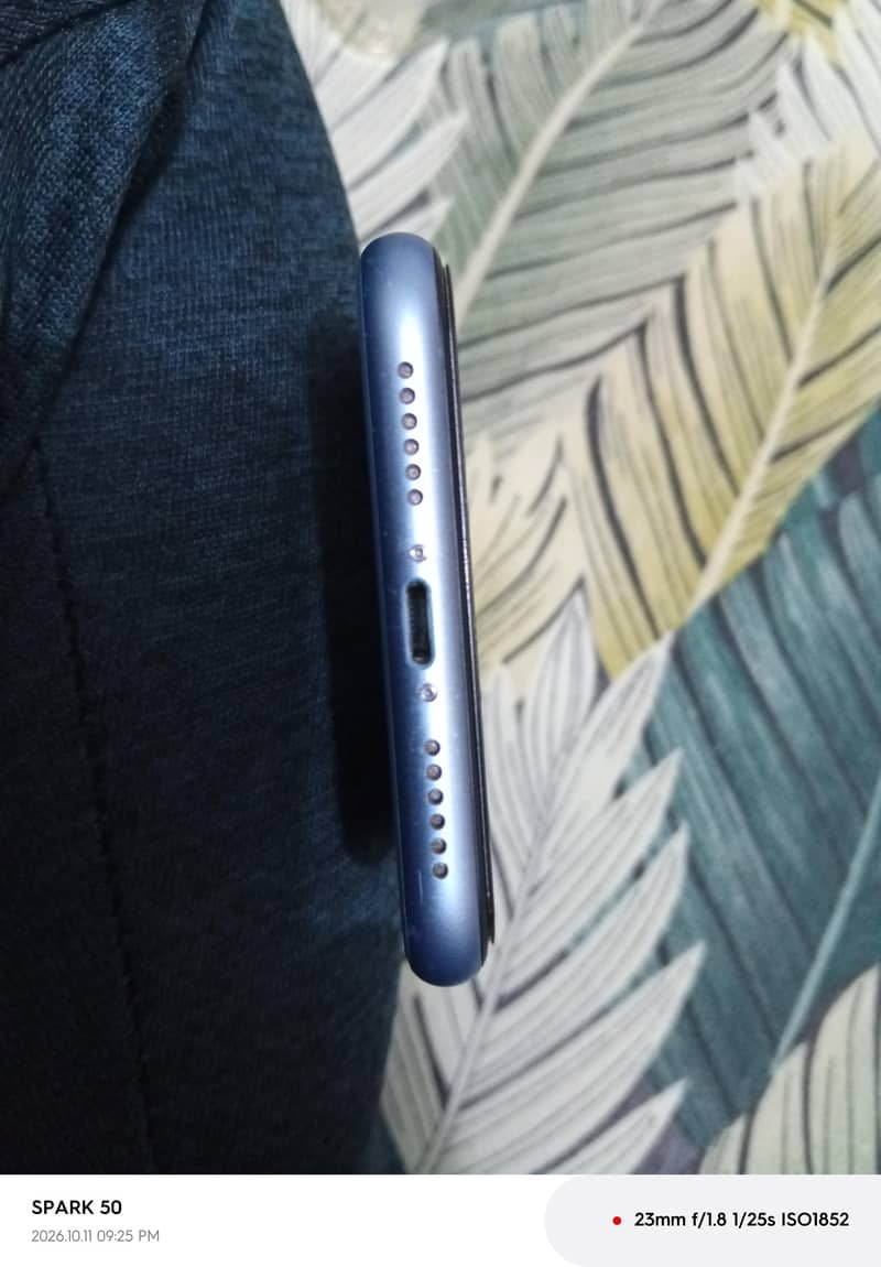 iPhone XR 6