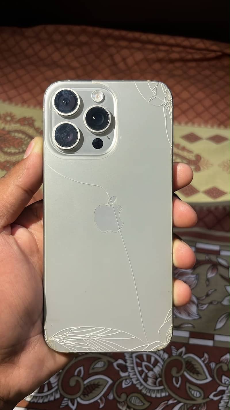 Apple iPhone 15 Pro Max 2