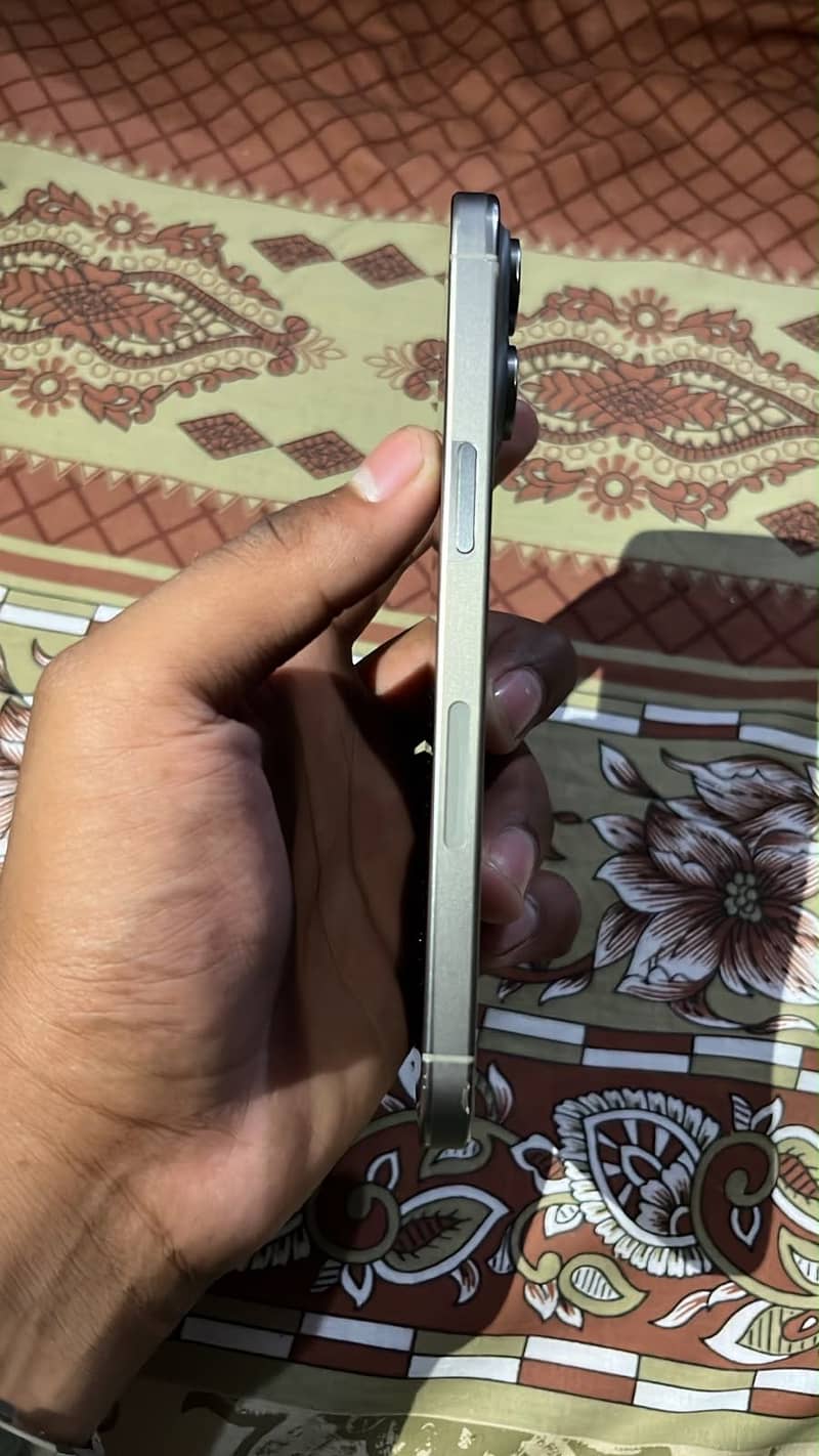 Apple iPhone 15 Pro Max 3