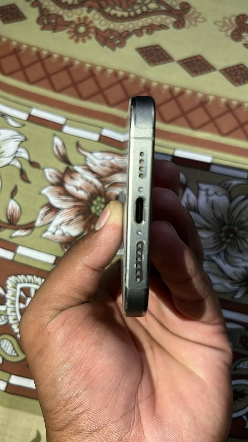 Apple iPhone 15 Pro Max 5
