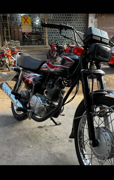 2024 model black 125