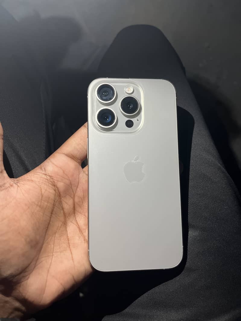 Apple iPhone 15 Pro 3