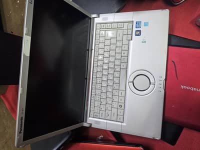 Cor i7 processor 2 Generation 8Gb ram 320 GB HD