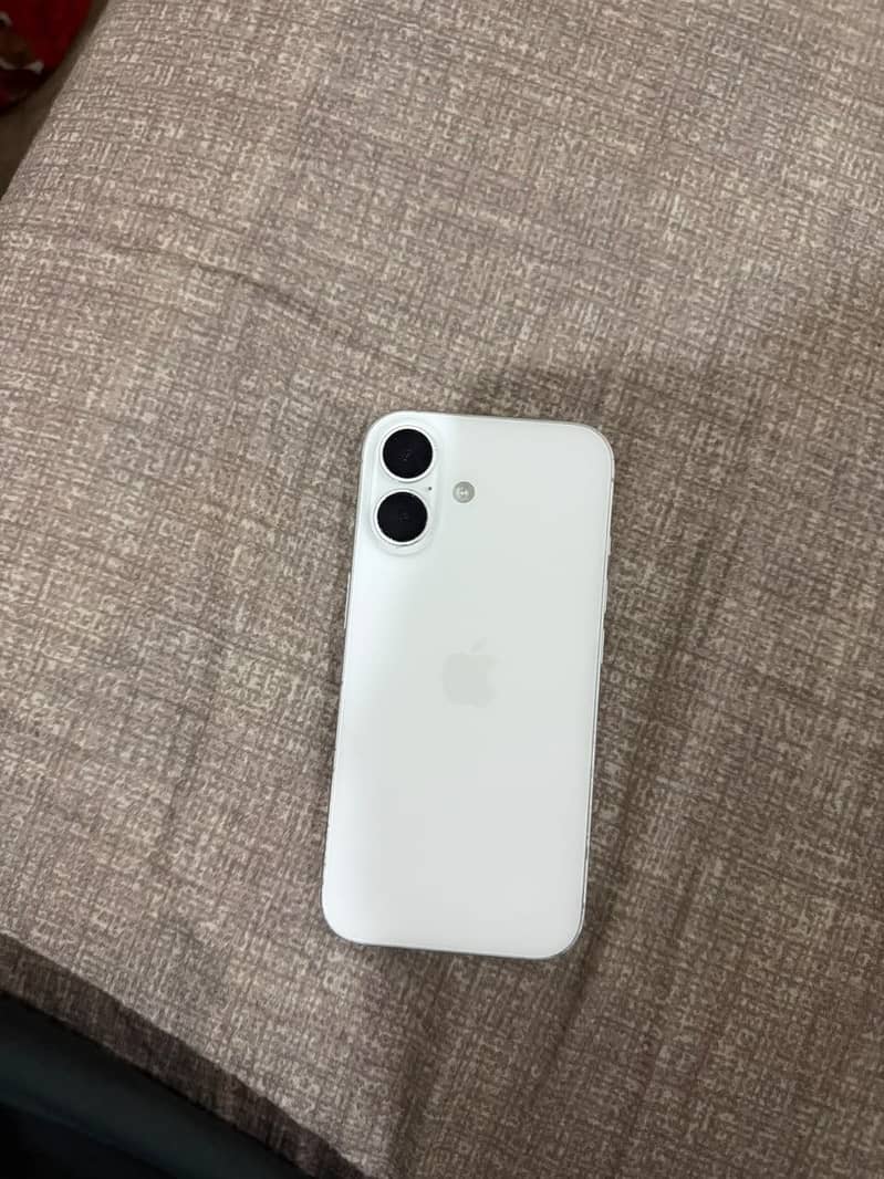 Apple iPhone 16 2