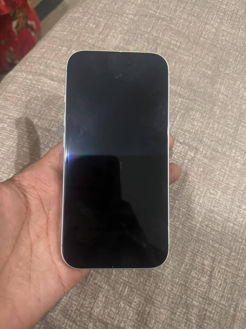 Apple iPhone 16 4
