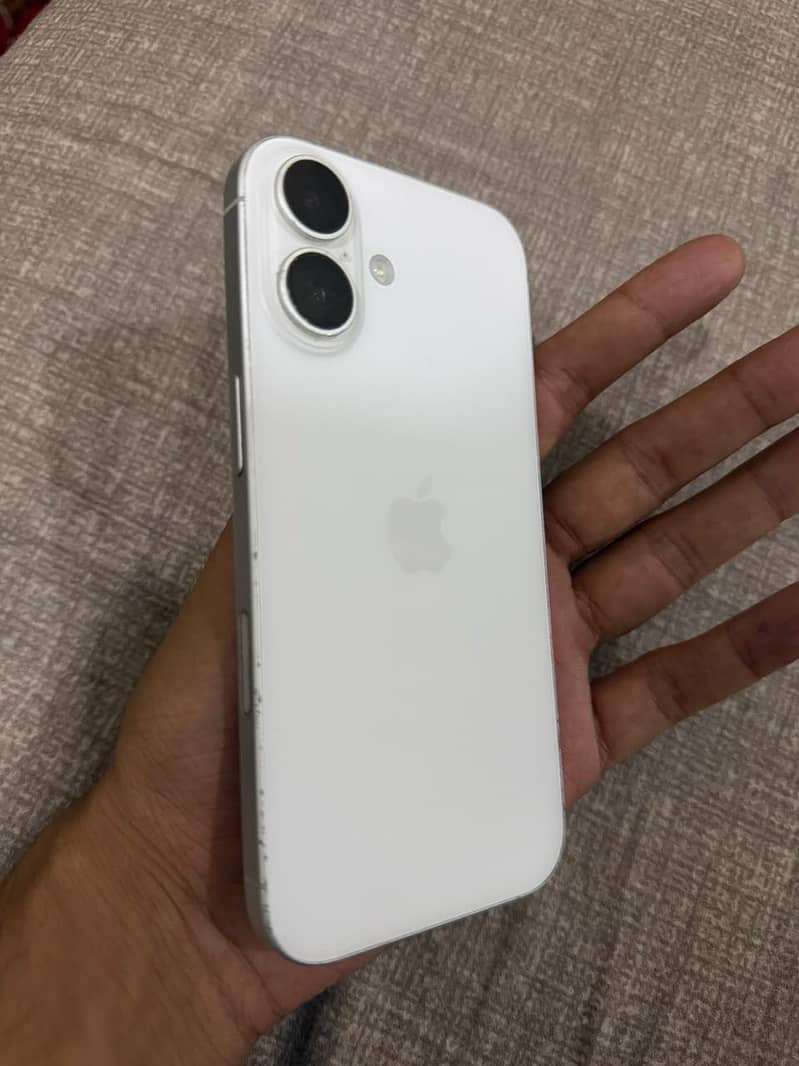 Apple iPhone 16 8