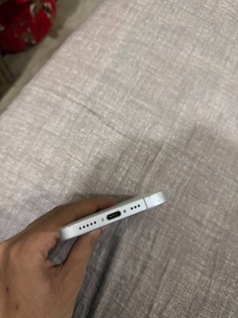 Apple iPhone 16 10