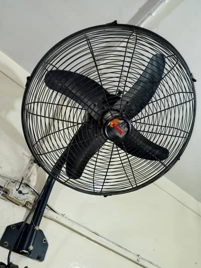 Royal Wall Mounted Fan – Excellent Condition