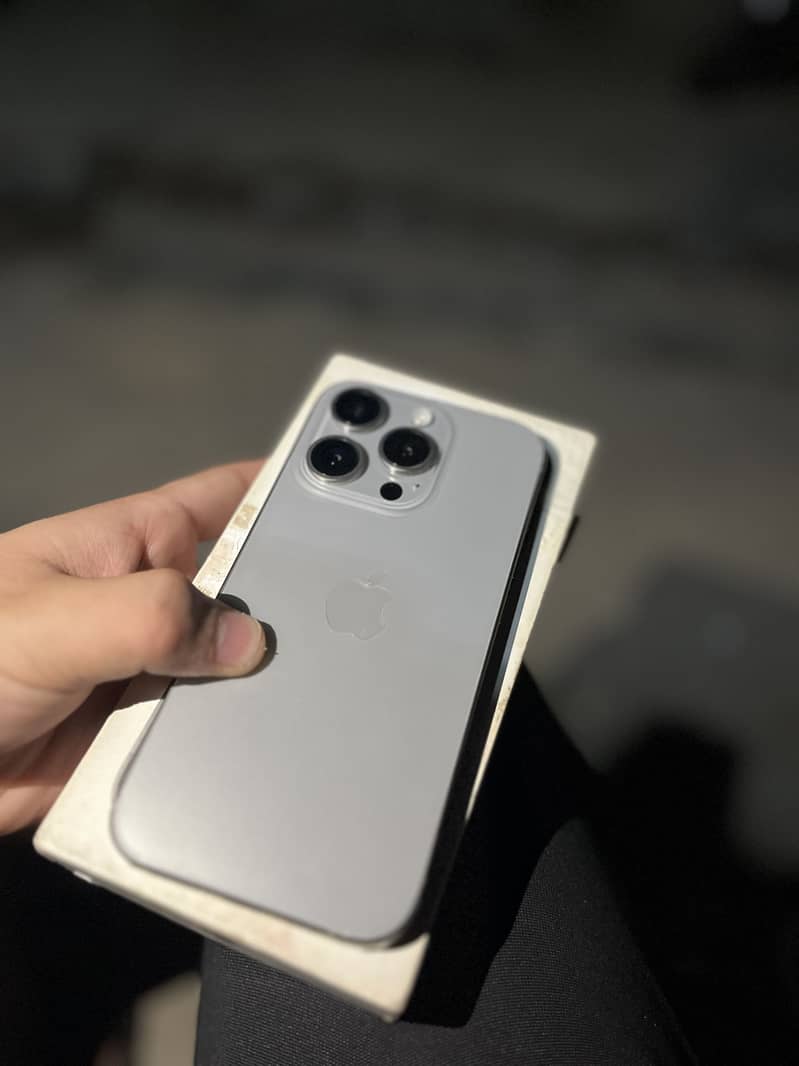 Apple iPhone 15 Pro 4