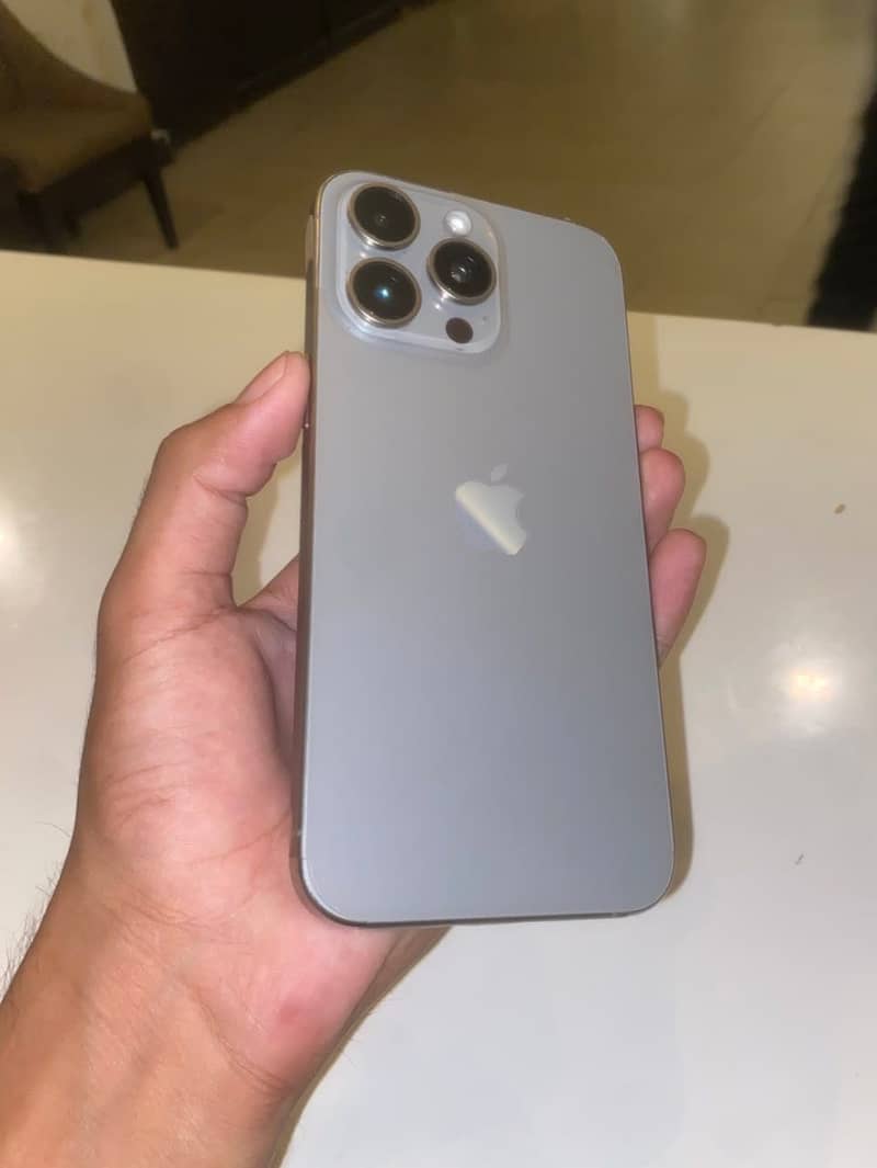 Apple iPhone 15 Pro Max 3