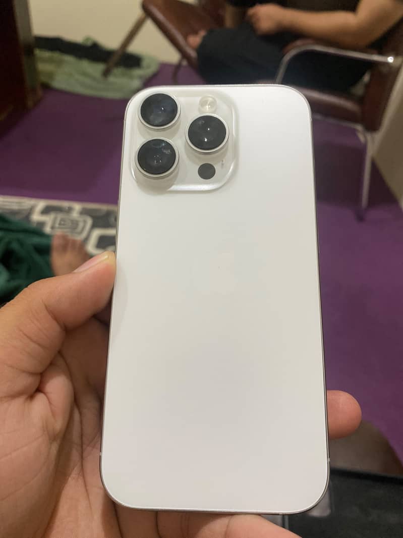 Apple iPhone 16 Pro 0
