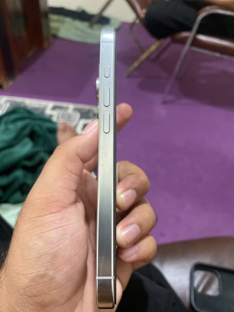 Apple iPhone 16 Pro 1