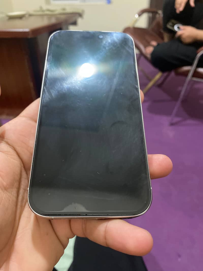 Apple iPhone 16 Pro 3