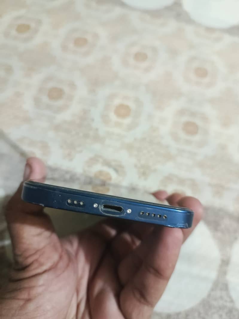 Apple iPhone 12 6