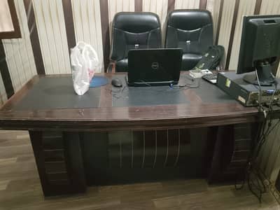 Full Size Office Table for Sale – Good Condition