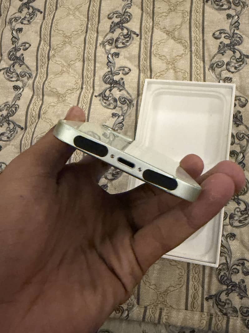Apple iPhone 12 3