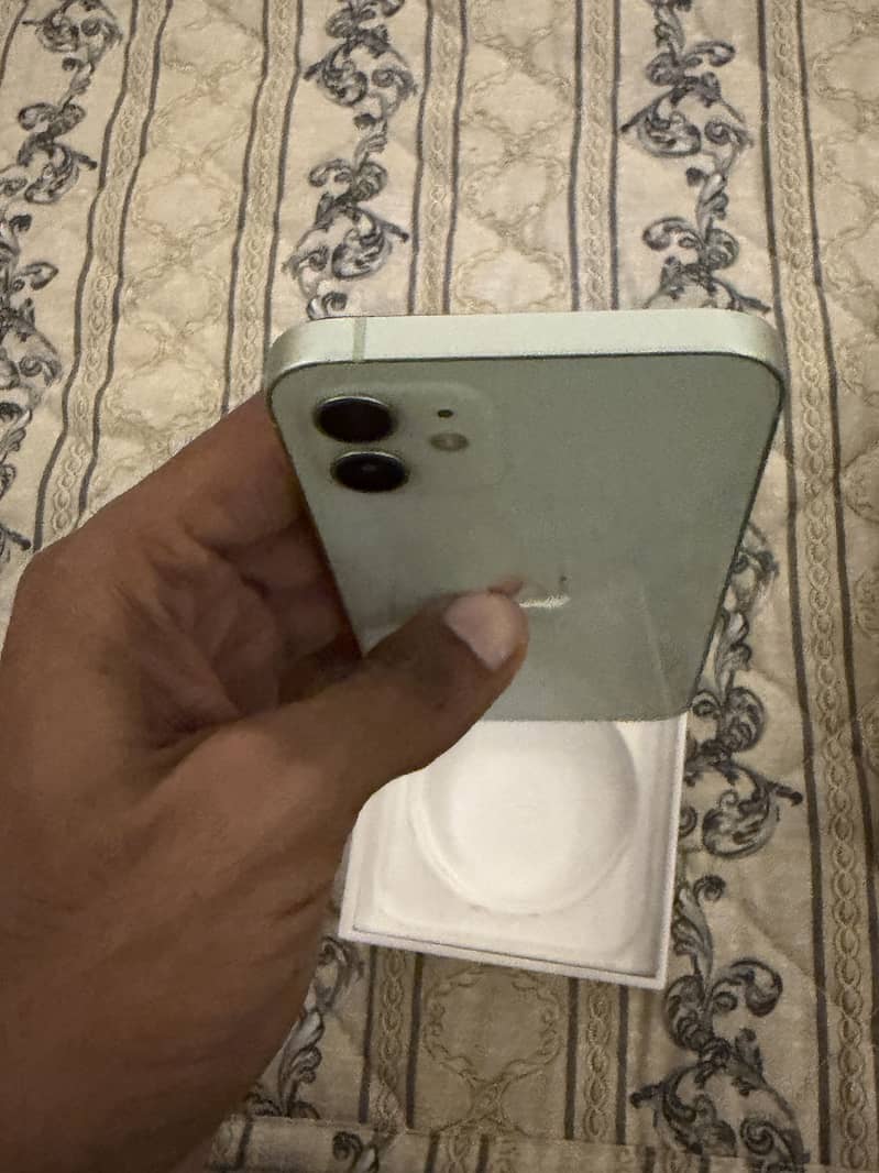 Apple iPhone 12 6