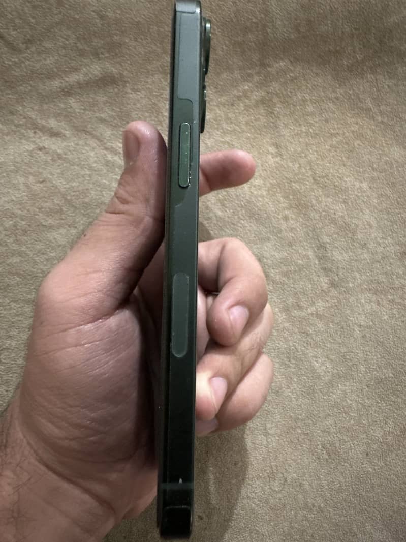 Apple iPhone 13 2