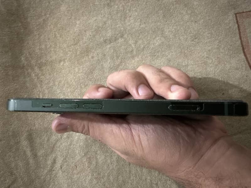 Apple iPhone 13 3