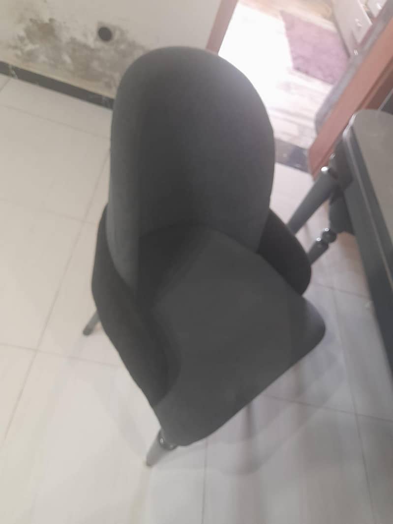 Dining table excellent condition 0