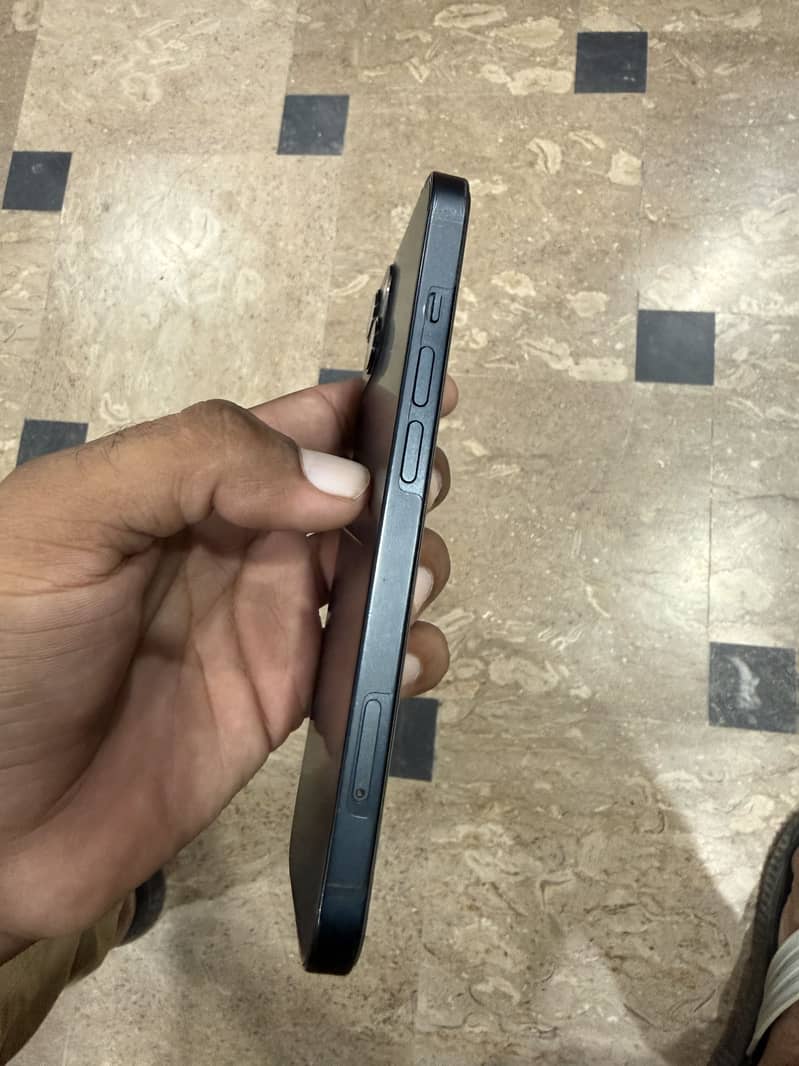 Apple iPhone 13 1