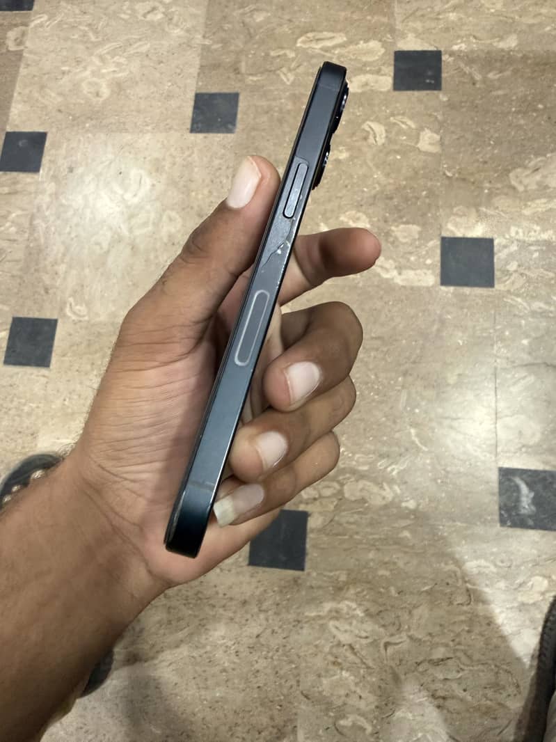 Apple iPhone 13 2