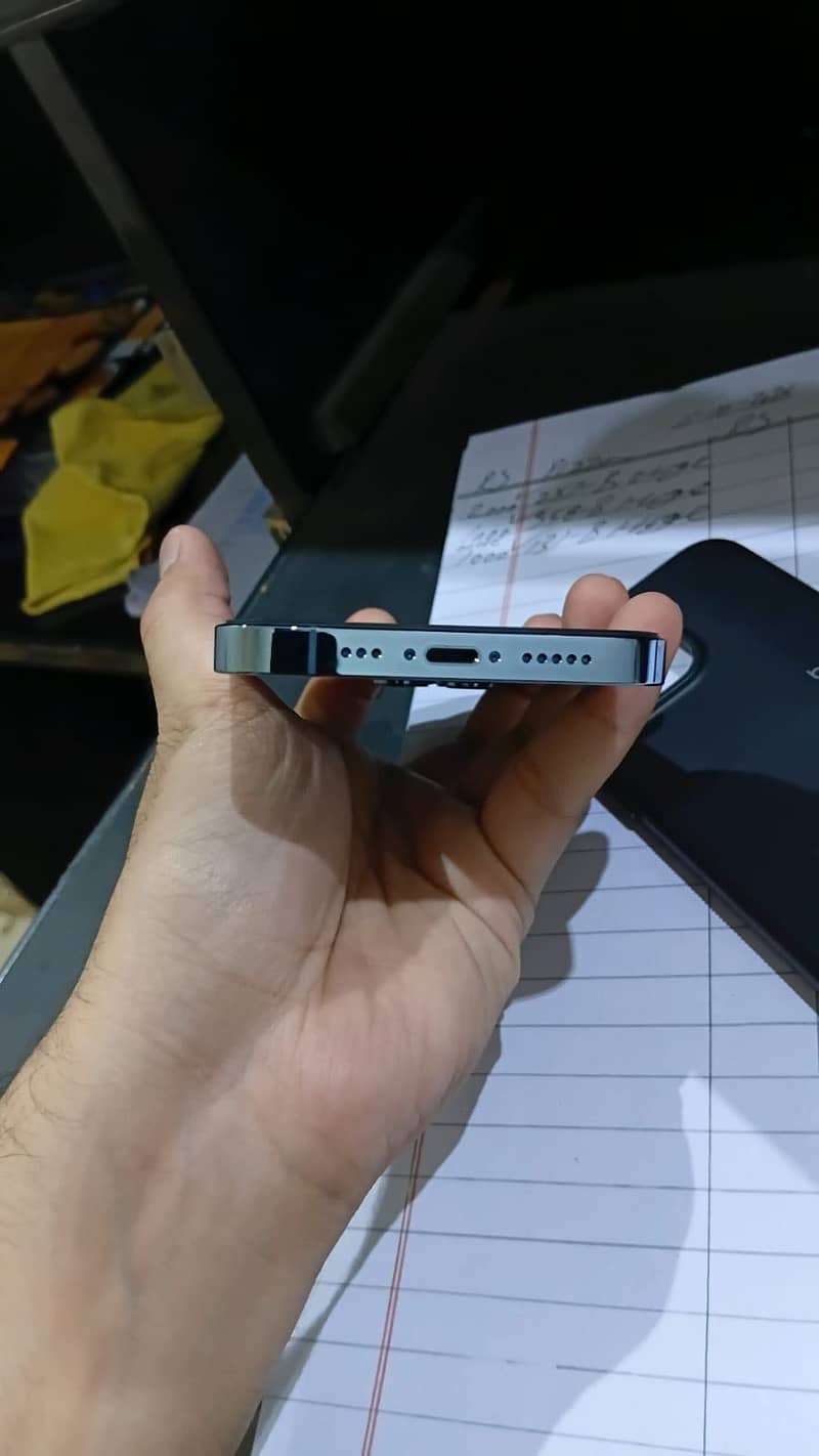 Apple iPhone 13 Pro 2