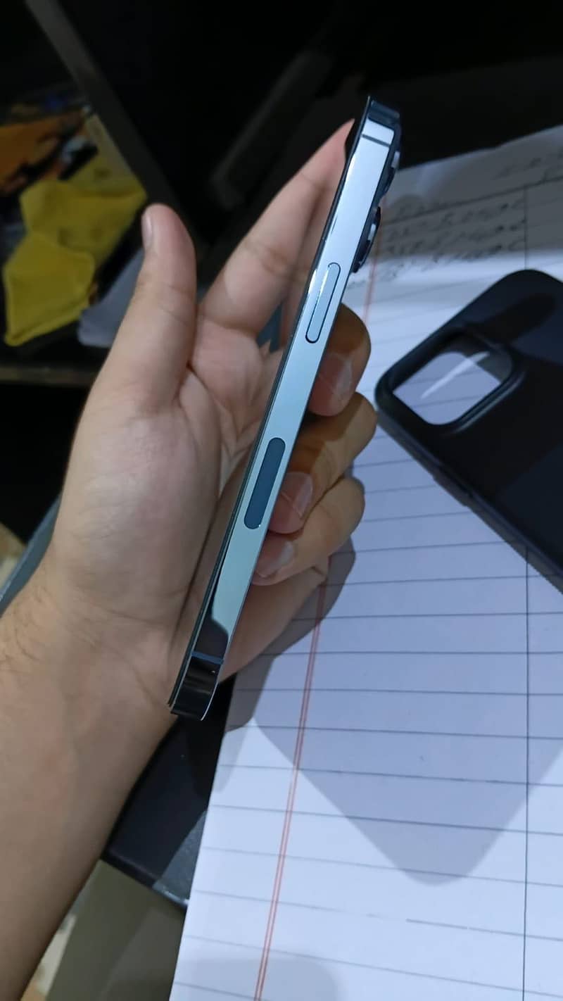 Apple iPhone 13 Pro 4