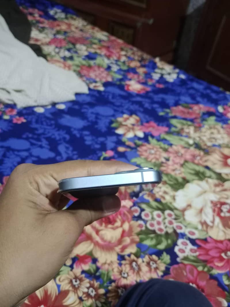 Apple iPhone 14 3