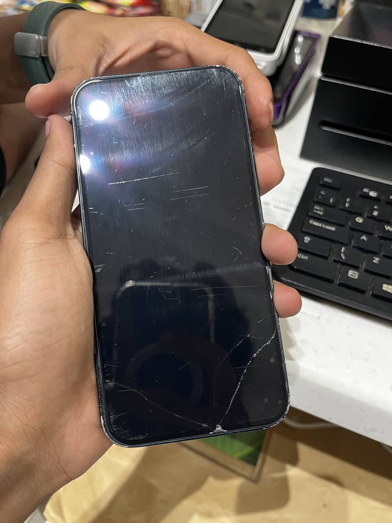 Apple iPhone 13 1