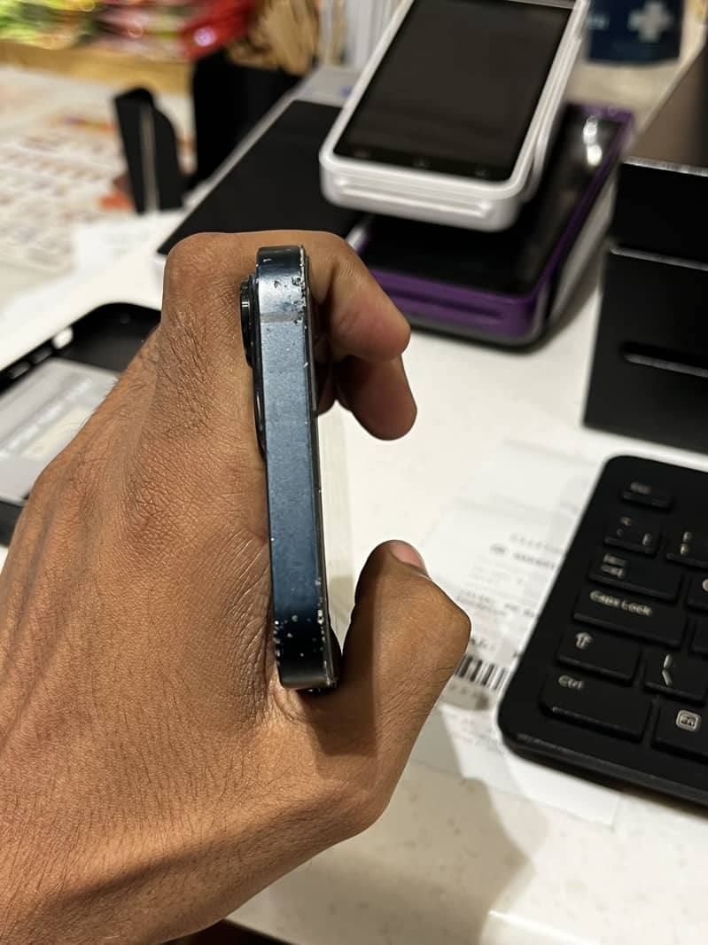 Apple iPhone 13 2